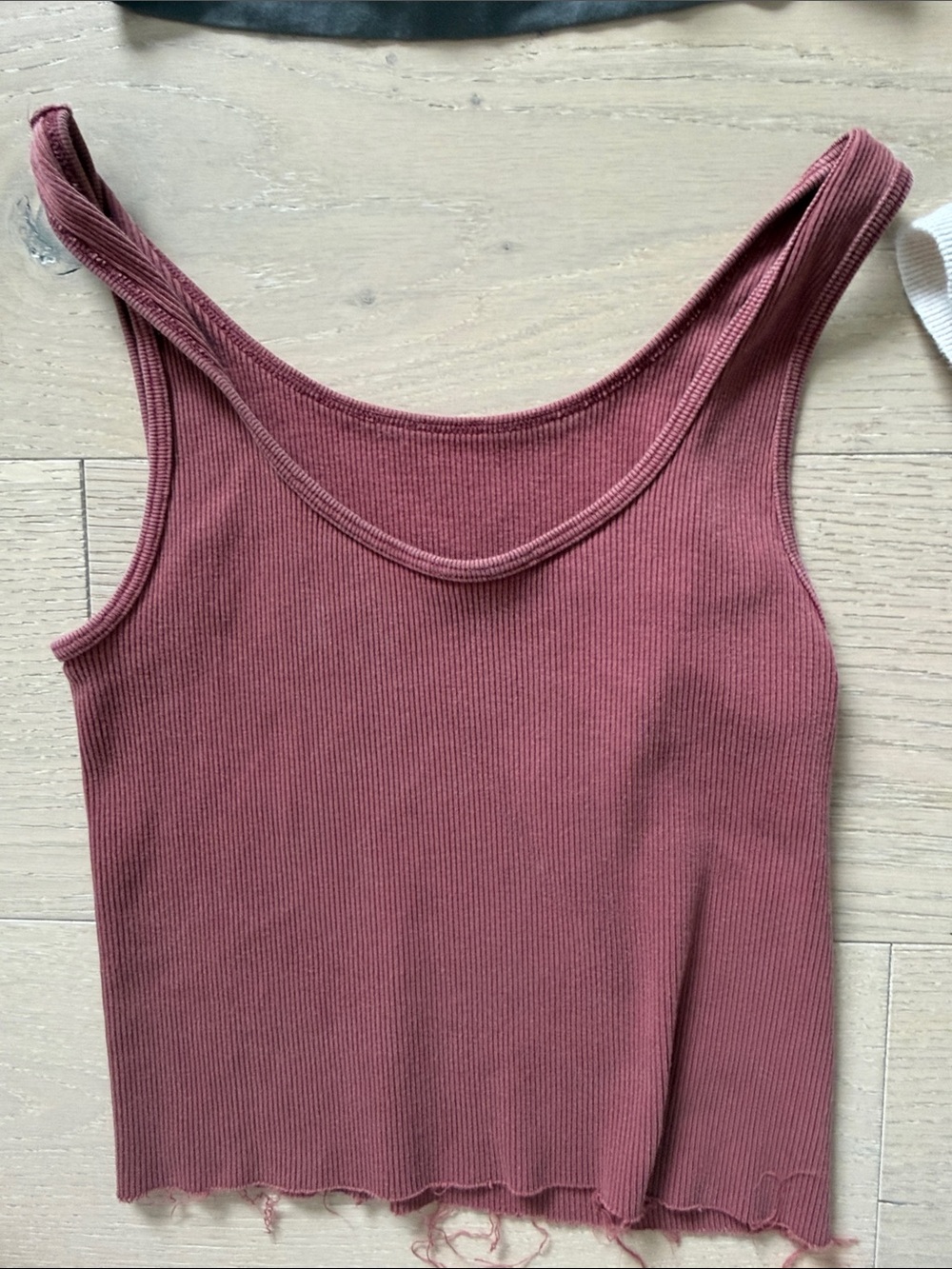 Brandy Melville Cropped Tank & Tops Bundle in grey, White, Burgundy, Cream - Picture 3 of 6